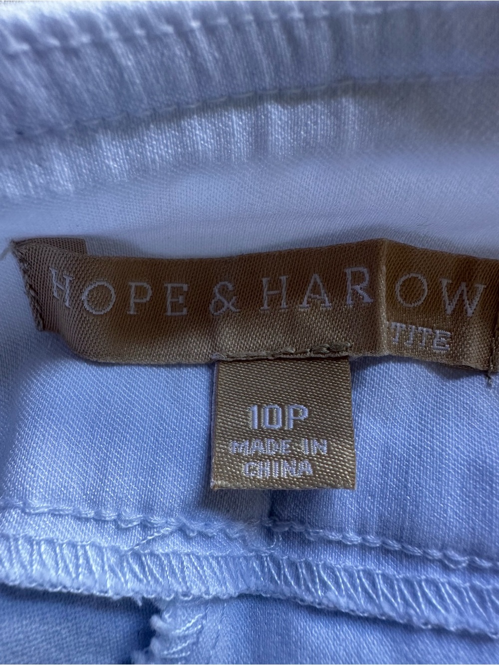 Hopes & Harlow Women's White Stretch Bermuda Shorts, sz. 10p - Picture 3 of 4